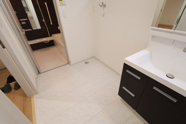 《仲介手数料無料》久喜市久喜東１丁目22-17新築一戸建ていろどりアイタウンのランドリースペース|撮影日 2025年11月6日 11:50 曇り