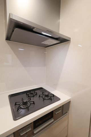 【キッチン】 | 《仲介手数料無料》久喜市久喜東１丁目22-17(1号棟)新築一戸建ていろどりアイタウン | 撮影日 2025年11月6日 11:50 曇り