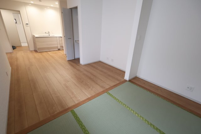 《仲介手数料無料》久喜市久喜東１丁目22-17新築一戸建ていろどりアイタウンの和室|撮影日 2025年11月6日 11:50 曇り