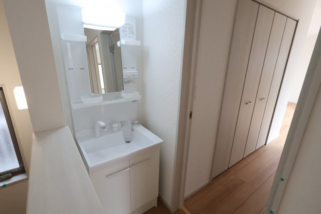 【ランドリースペース】 | 《仲介手数料無料》久喜市久喜東１丁目22-17(1号棟)新築一戸建ていろどりアイタウン | 撮影日 2025年11月6日 11:50 曇り