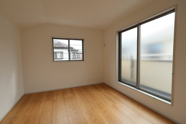 《仲介手数料無料》久喜市久喜東１丁目22-17新築一戸建ていろどりアイタウンの洋室|撮影日 2025年11月6日 11:50 曇り