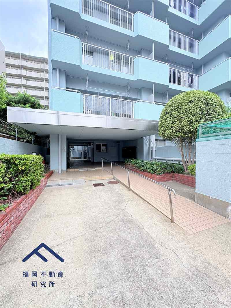 警固ハウスの駐車場