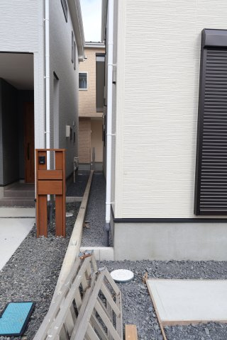 【外観】 | 《仲介手数料無料》久喜市久喜東１丁目22-17(2号棟)新築一戸建ていろどりアイタウン | 撮影日 2025年11月6日 11:50 曇り