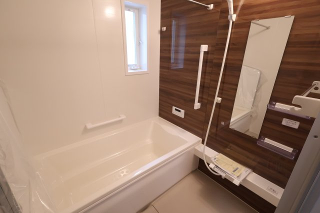《仲介手数料無料》久喜市久喜東１丁目22-17新築一戸建ていろどりアイタウンの浴室|撮影日 2025年11月6日 11:50 曇り
