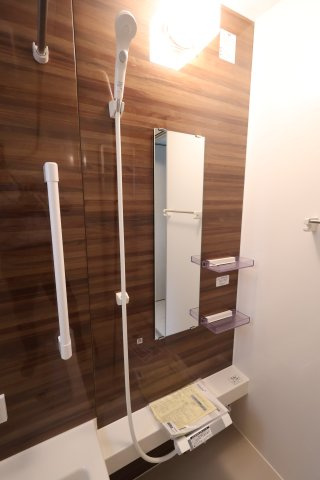 《仲介手数料無料》久喜市久喜東１丁目22-17新築一戸建ていろどりアイタウンの浴室|撮影日 2025年11月6日 11:50 曇り