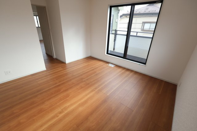 【洋室】 | 《仲介手数料無料》久喜市久喜東１丁目22-17(2号棟)新築一戸建ていろどりアイタウン | 撮影日 2025年11月6日 11:50 曇り