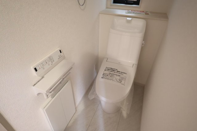 《仲介手数料無料》久喜市久喜東１丁目22-17新築一戸建ていろどりアイタウンのトイレ|撮影日 2025年11月6日 11:50 曇り
