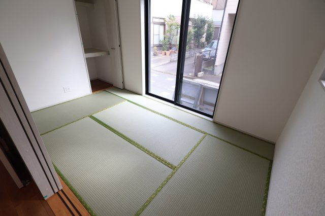 《仲介手数料無料》久喜市久喜東１丁目22-17新築一戸建ていろどりアイタウンの和室|撮影日 2025年11月6日 11:50 曇り