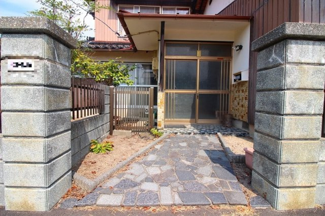境港市渡町中古戸建の玄関