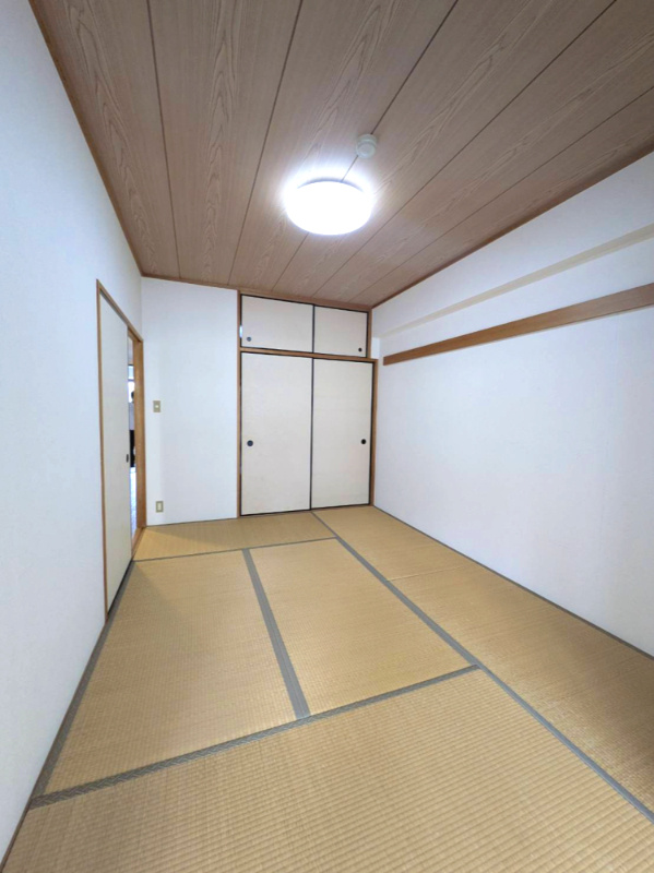 須磨パークヒルズA棟の和室|約６.０帖の和室