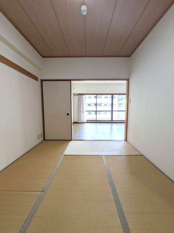 須磨パークヒルズA棟の和室|約６.０帖の和室