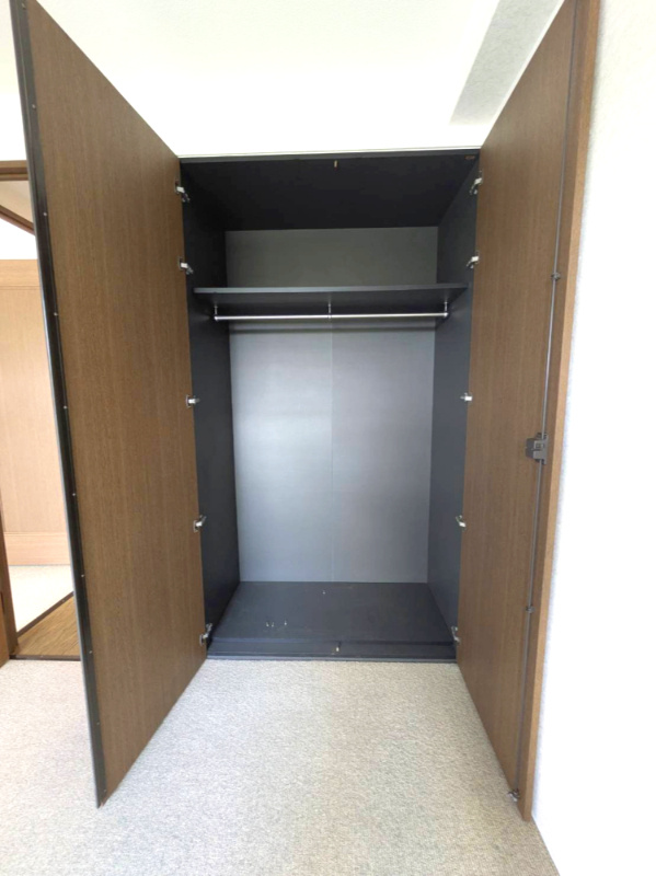 須磨パークヒルズA棟の収納|約５.１帖の洋室のクローゼット