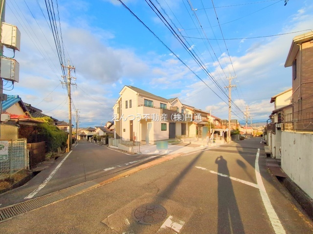 ハートフルタウン緑町緑ヶ丘4期の前面道路含む現地写真