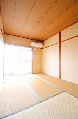 【和室】 | ピロ小倉 | 明るい和室です