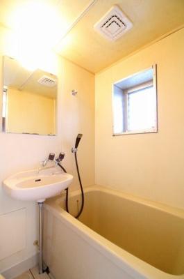 【浴室】 | ピロ小倉 | 落ち着いた空間のお風呂です