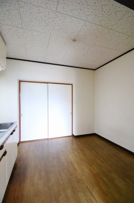 【洋室】 | ピロ小倉 | 広々とした洋室です