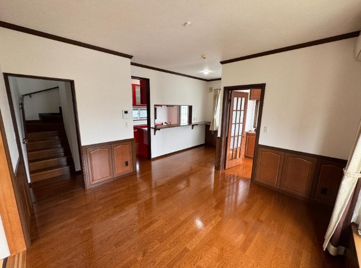 【中古戸建】前橋市石倉町4丁目の居間・リビング|内覧の際は「027-386-8693」もしくはスーモからご気軽にお問い合わせください♪