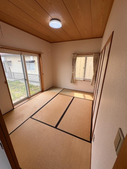 【中古戸建】前橋市石倉町4丁目の和室|和室でしか味わえない畳ならではの香りや素材で和のやすらぎを感じてください♪畳にはリラックス効果があるといわれています。のんびりするならやっぱり和室が一番ですね♪
