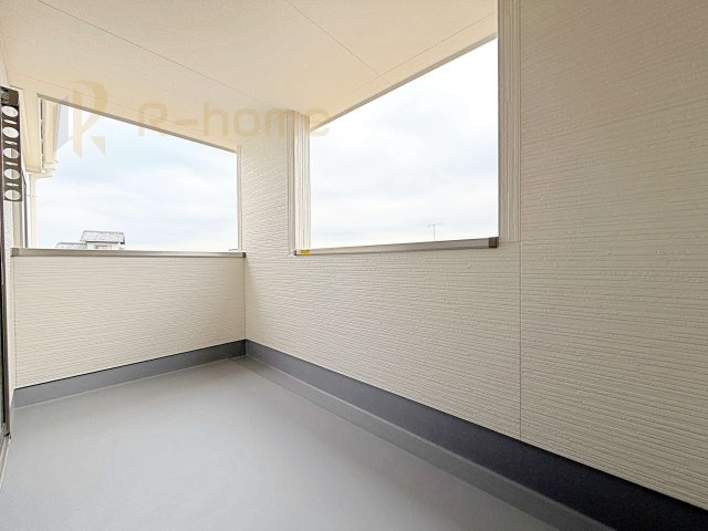 第1常総市東野原　新築戸建て　3号棟のバルコニー|急な雨でも安心のインナーバルコニー♪忙しいご夫婦も大満足♪