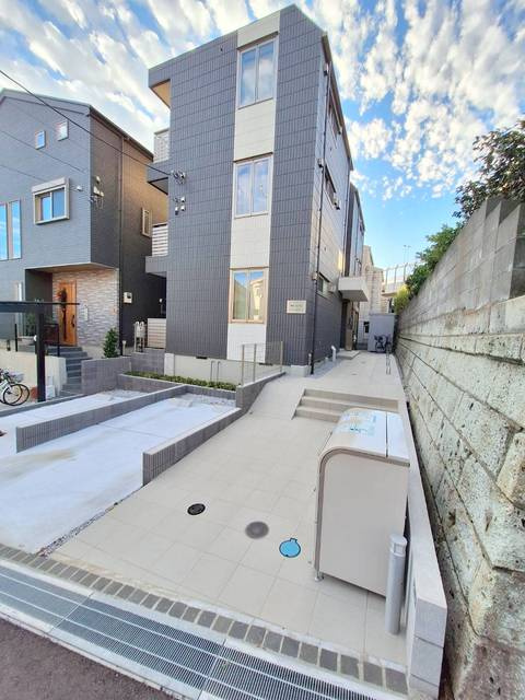 磯子モノリスのエントランス