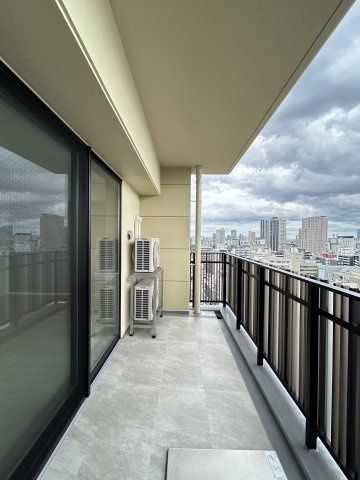 スプランディッド本町東DUEのバルコニー
