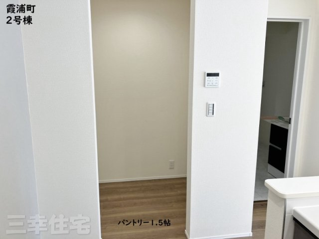 碧南市霞浦町の収納|キッチンにパントリーあります！収納はあればあるだけ助かりますね