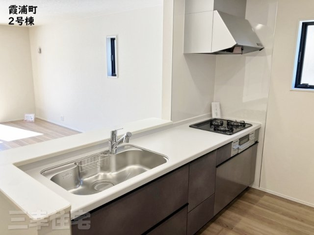 碧南市霞浦町のキッチン|キッチンを中心に笑顔と会話がはずむ開放的なスタイルです♪