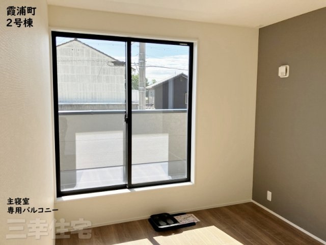 碧南市霞浦町のバルコニー|主寝室には専用のワイドバルコニーがあります！