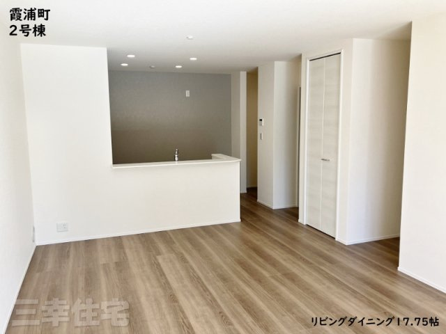 碧南市霞浦町の居間・リビング|落ち着きのある飽きのこない木の温もりを感じられるリビングダイニング17.75帖