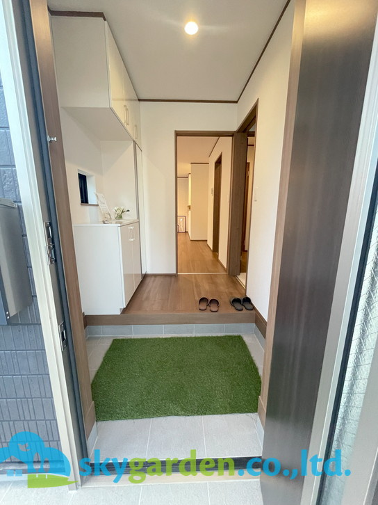 茅ヶ崎市柳島　新築戸建　全1棟1号棟の玄関