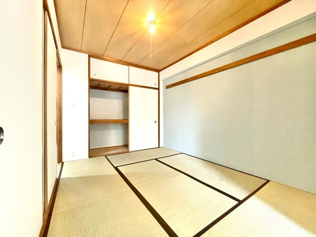 岩倉花園町パークホームズの和室|和室（約6帖）
風情のある和室です！和室のあるマンション自体減りつつあるので、大変貴重です！