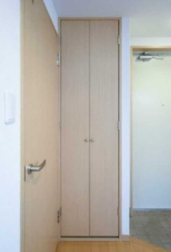 アレ・ドゥ・クリザンテーム　礼金０　ネット無料　敷金０の玄関