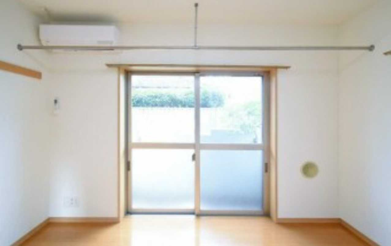 アレ・ドゥ・クリザンテーム　礼金０　ネット無料　敷金０の居間・リビング