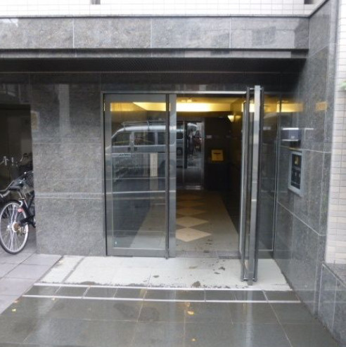 ルーブル渋谷初台弐番館のエントランス