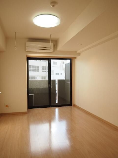 ルーブル渋谷初台弐番館の居間・リビング