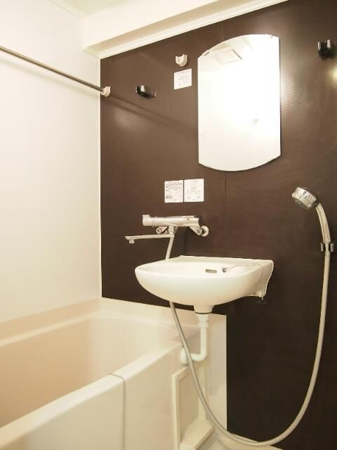 ルーブル渋谷初台弐番館の浴室