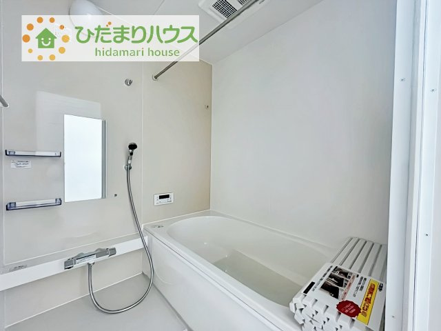 【浴室】 | 下妻市下栗1期　新築戸建　2号棟 | 清潔感のある浴室は自分一人のリラックス空間を演出してくれます。もちろんお子様と一緒でも十分な広さがあり快適です(^^♪