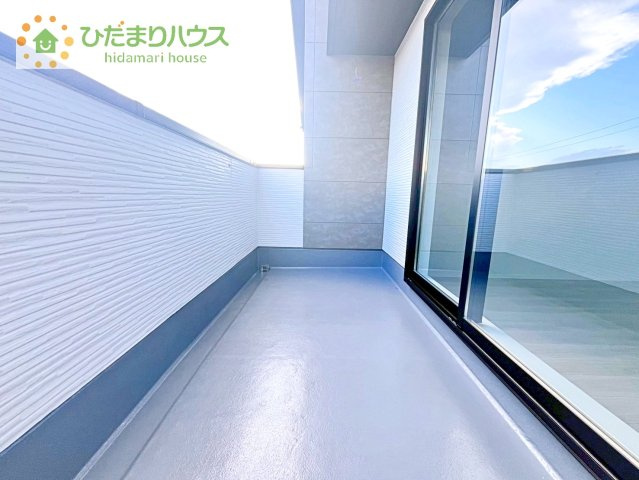 【バルコニー】 | 下妻市下栗1期　新築戸建　2号棟 | 広々としたバルコニー。お洗濯物もぜーんぶ干せちゃいます！！