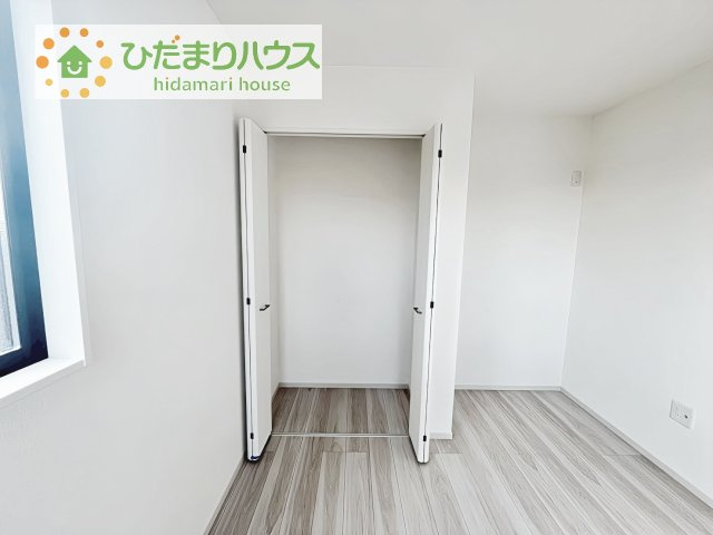 【収納】 | 下妻市下栗1期　新築戸建　2号棟 | 大容量のクローゼット！ハンガーパイプ付き。
洋服をかけて収納すれば、「何を持っているか」忘れることもありません！