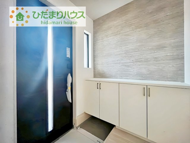 【玄関】 | 下妻市下栗1期　新築戸建　2号棟 | 使い勝手の良い大きなシューズボックス☆乱雑になりがちな玄関をスッキリ見せてくれます！