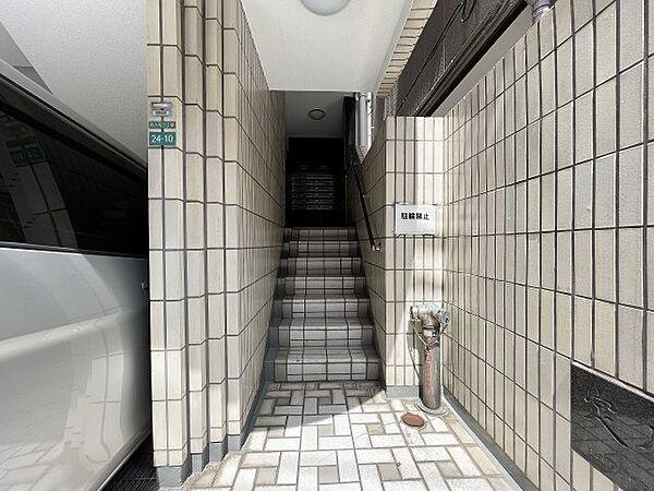 サンライズマンションのエントランス