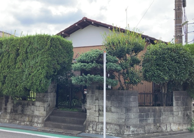 【外観】 | 土地購入を検討されている場合、境界杭がない状態で購入してしまうと境界確定測量をする必要があり、費用がかかります。購入の前に、売主、隣土地所有者立ち合いのもと境界を確定し境界杭を設置するのがベストです。