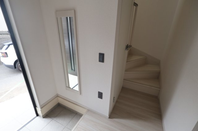 《仲介手数料無料》朝霞市三原５丁目18-8(全1戸)新築一戸建てLIGAREの玄関|撮影日2025年10月12日 13:50 晴れ