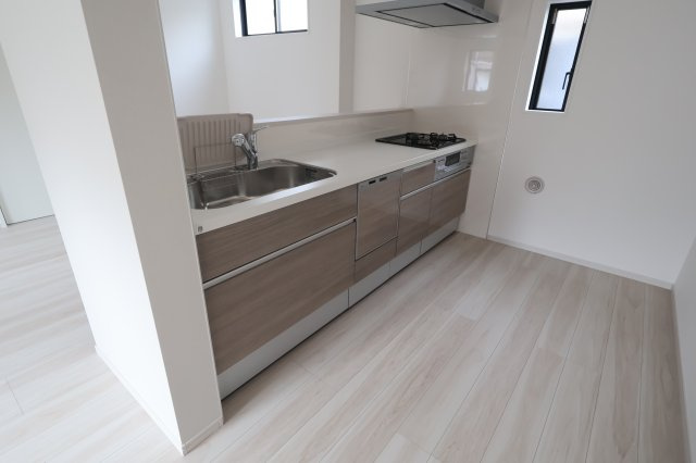 《仲介手数料無料》朝霞市三原５丁目18-8(全1戸)新築一戸建てLIGAREのキッチン|撮影日2025年10月12日 13:50 晴れ