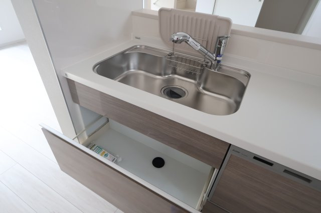 《仲介手数料無料》朝霞市三原５丁目18-8(全1戸)新築一戸建てLIGAREのキッチン|撮影日2025年10月12日 13:50 晴れ