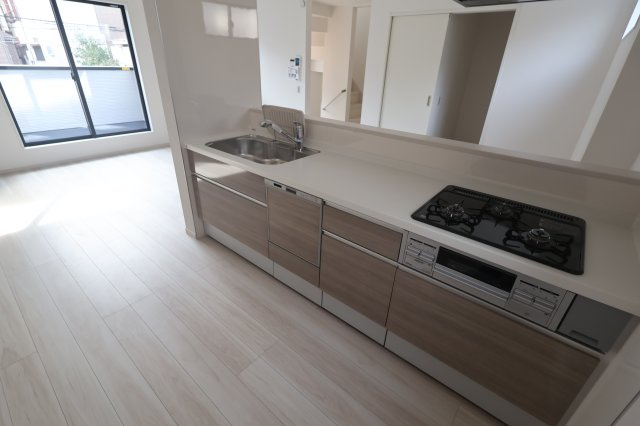 《仲介手数料無料》朝霞市三原５丁目18-8(全1戸)新築一戸建てLIGAREのキッチン|撮影日2025年10月12日 13:50 晴れ