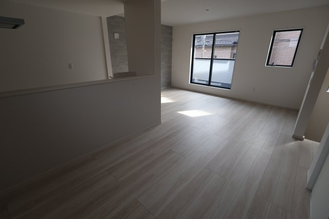 《仲介手数料無料》朝霞市三原５丁目18-8(全1戸)新築一戸建てLIGAREの居間・リビング|撮影日2025年10月12日 13:50 晴れ