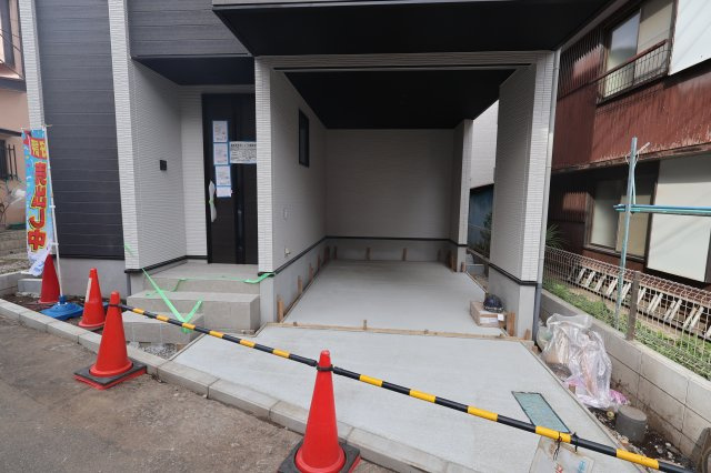 《仲介手数料無料》朝霞市三原５丁目18-8(全1戸)新築一戸建てLIGAREの駐車場|撮影日2025年10月12日 13:50 晴れ