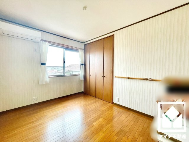 京田辺市花住坂２丁目の洋室
