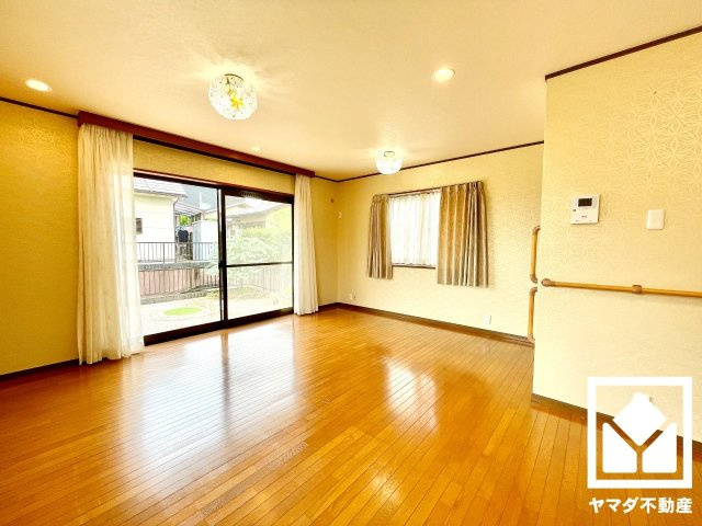京田辺市花住坂２丁目の居間・リビング